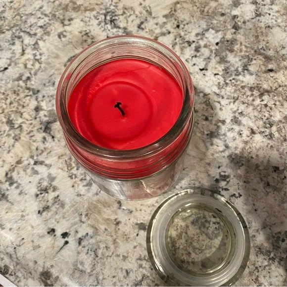 Mistletoe And Holly Candle - Picture 4 of 5